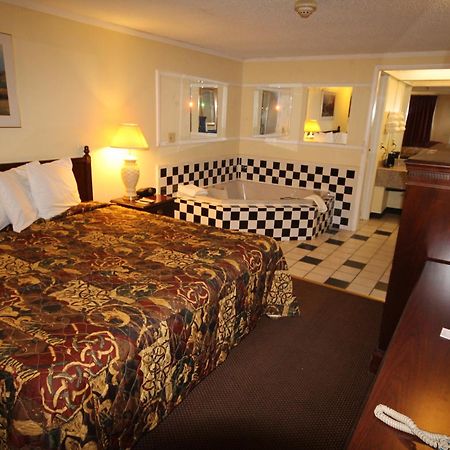 סגינאו Rodeway Inn & Suites חדר תמונה
