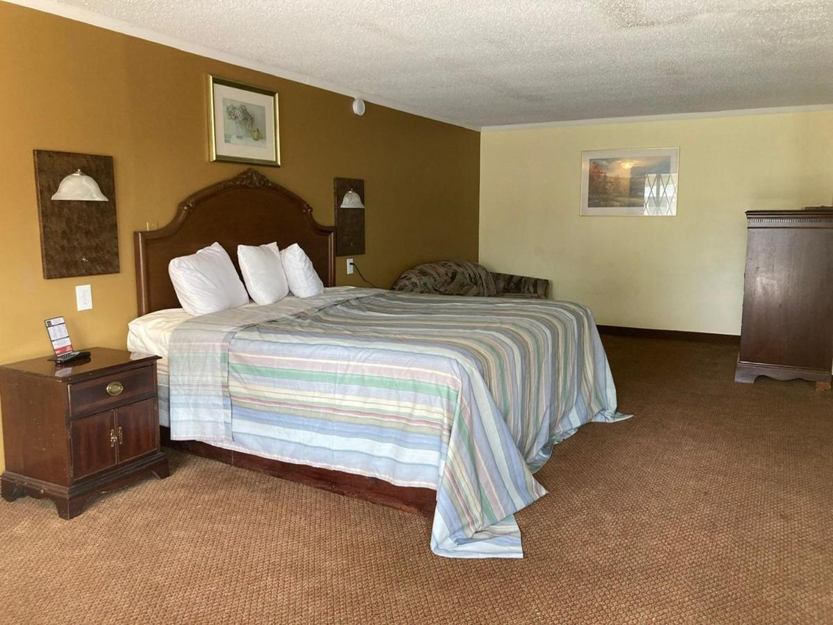 סגינאו Rodeway Inn & Suites מראה חיצוני תמונה