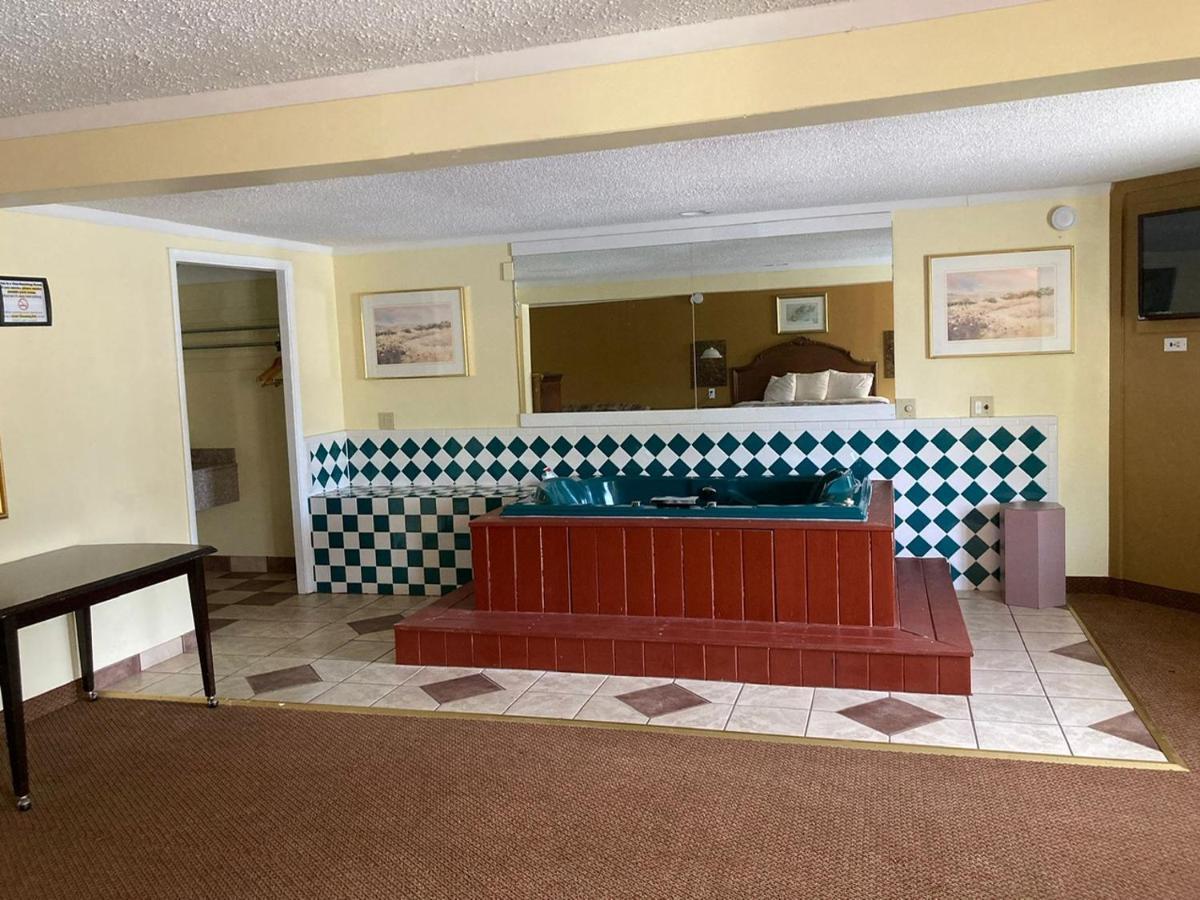 סגינאו Rodeway Inn & Suites מראה חיצוני תמונה