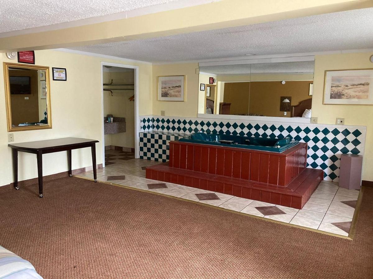 סגינאו Rodeway Inn & Suites מראה חיצוני תמונה