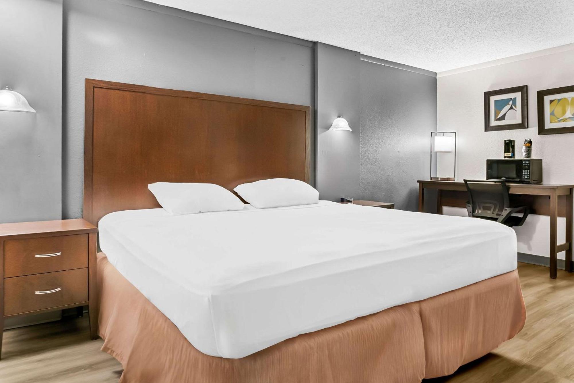 סגינאו Rodeway Inn & Suites מראה חיצוני תמונה