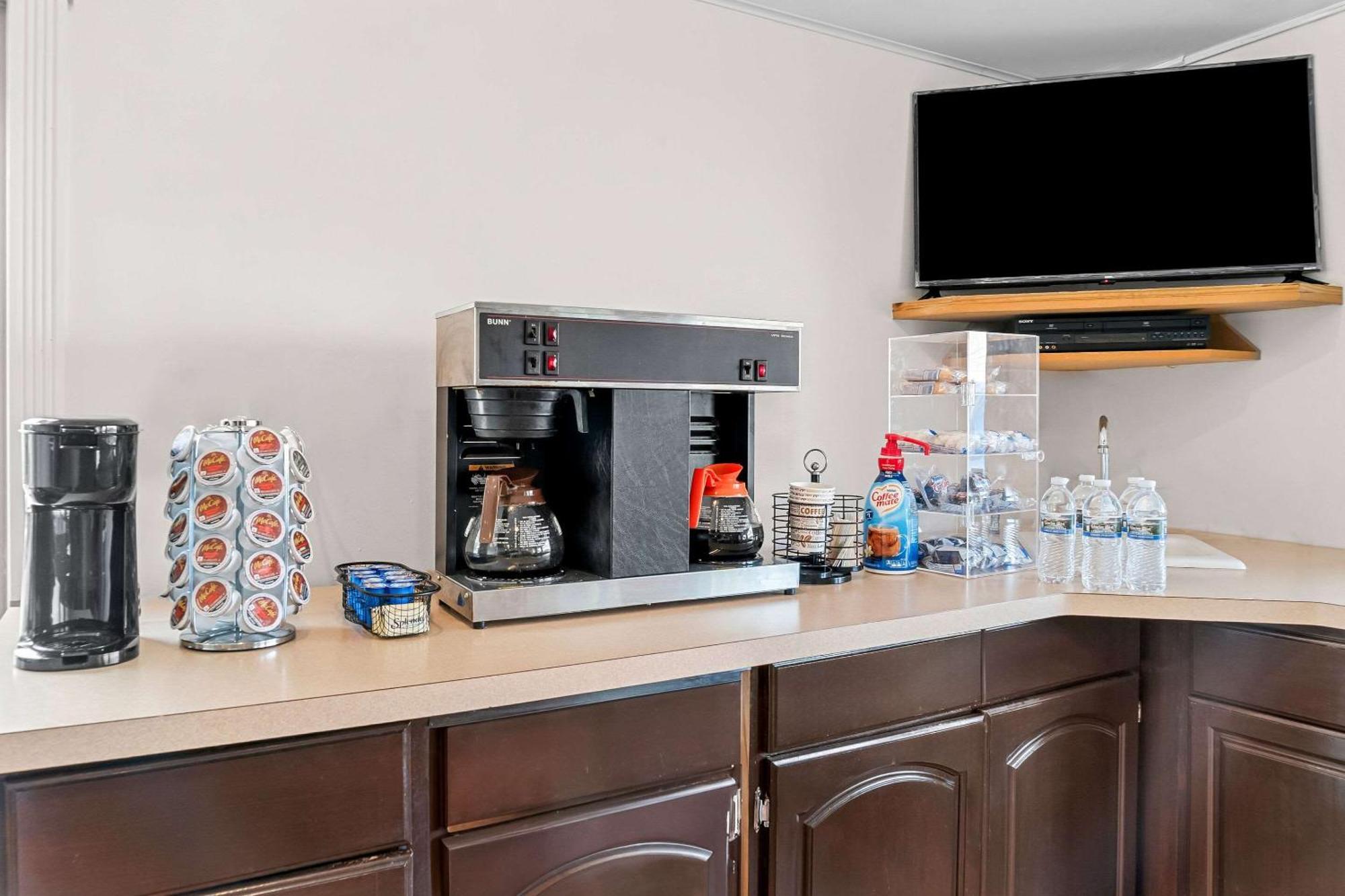 סגינאו Rodeway Inn & Suites מראה חיצוני תמונה