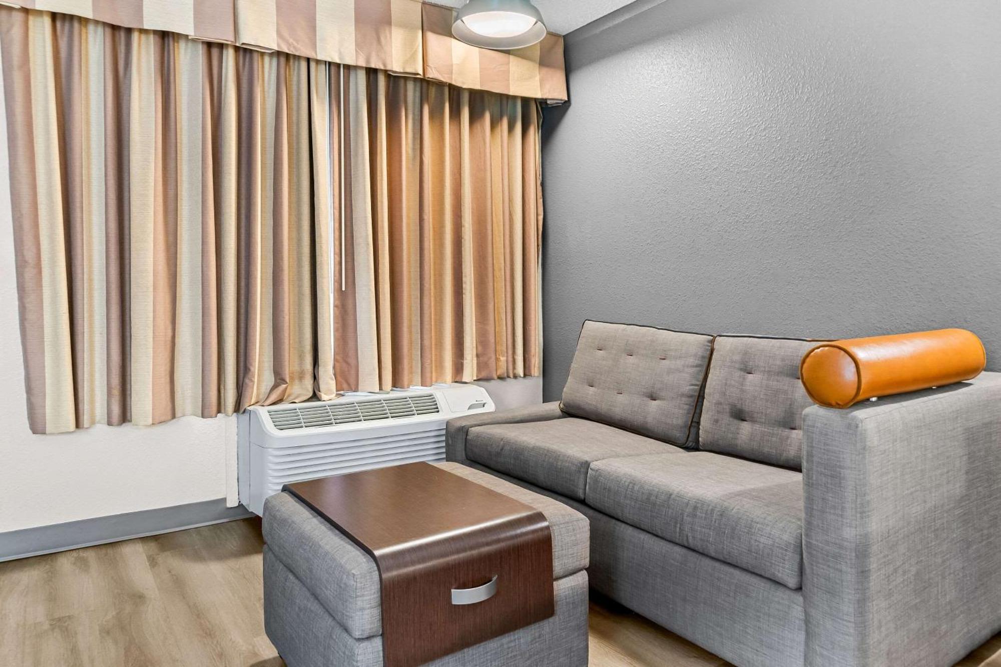 סגינאו Rodeway Inn & Suites מראה חיצוני תמונה