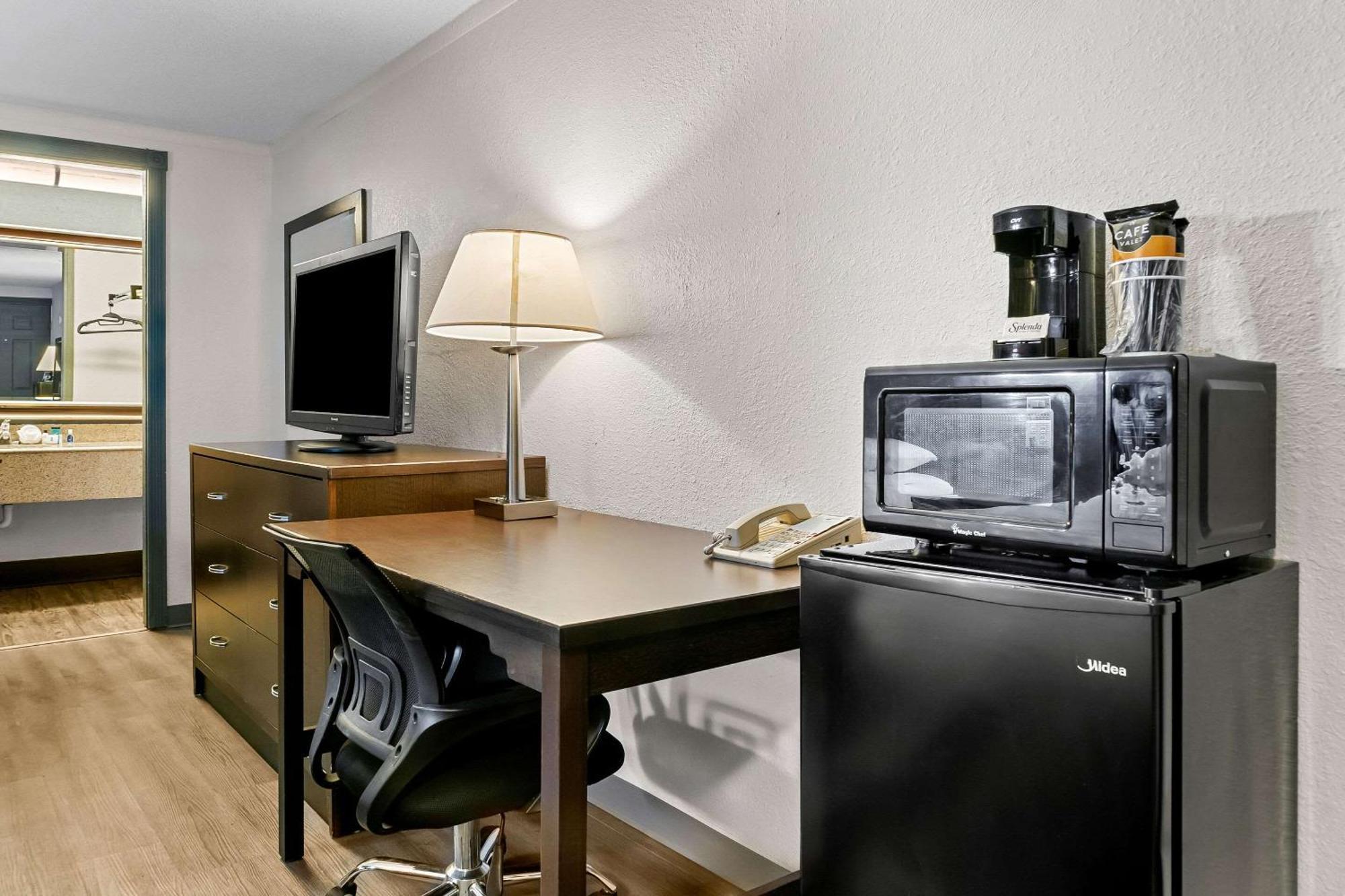 סגינאו Rodeway Inn & Suites מראה חיצוני תמונה