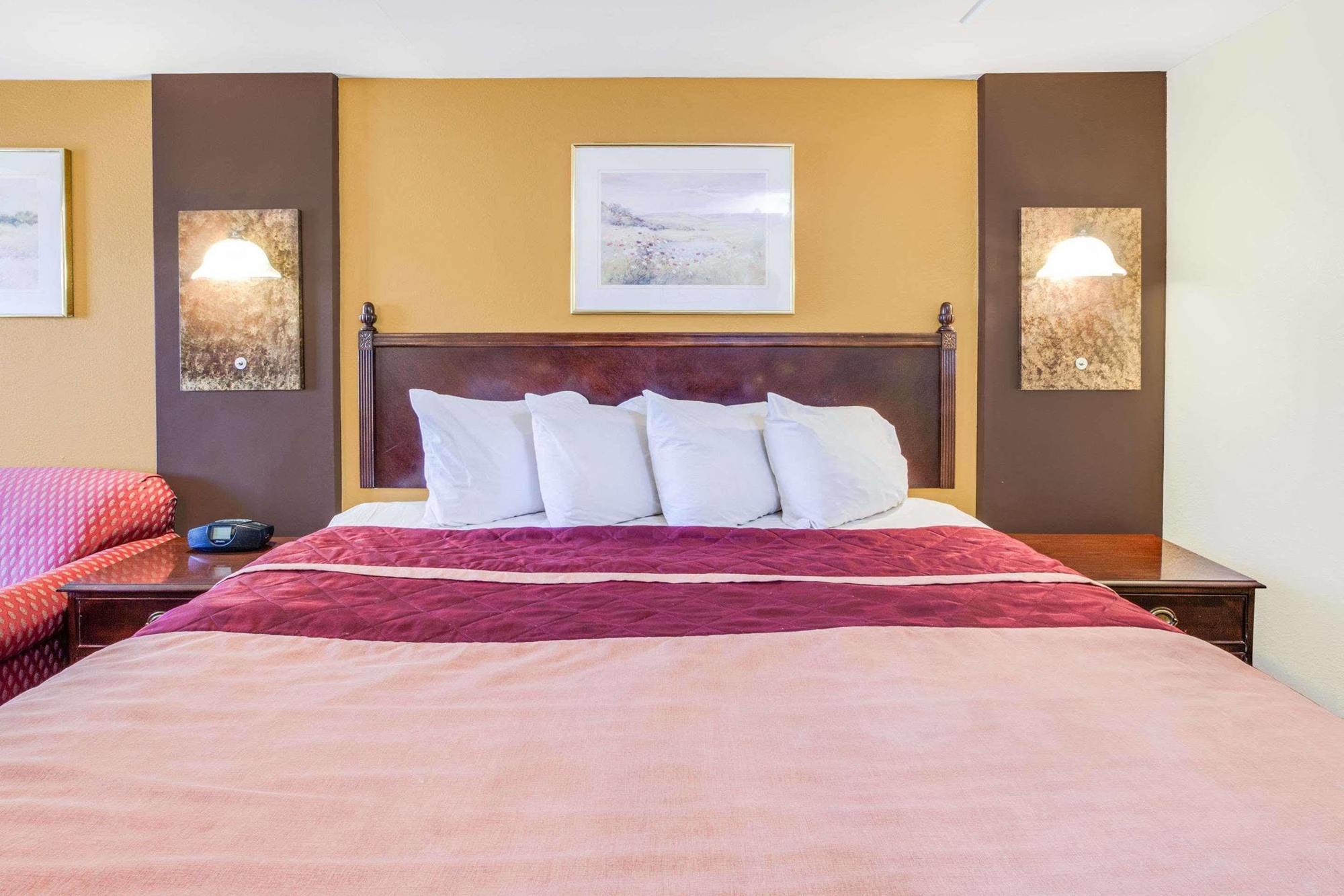 סגינאו Rodeway Inn & Suites מראה חיצוני תמונה